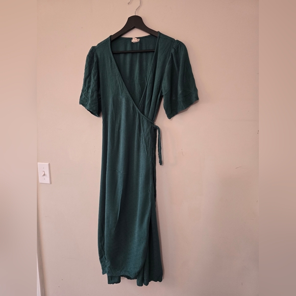 Billabong Dresses & Skirts - Billabong Midi Wrap Dress